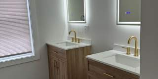 Beautifully Updated Two Bedroom Townhouse! Gallery 4