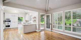 Elegant Los Altos Townhouse Near Redwood Grove & Shoup Park Gallery 18