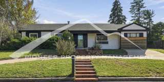 Beautiful Home with Fenced Back Yard! Gallery 1