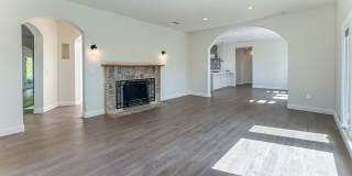 1043 South Plymouth Boulevard Gallery 1