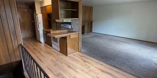 Clean and Comfortable 3 Bedroom, 2 Bathroom Townhouse Gallery 1