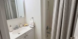 A comfortable 1 Bedroom with 1 Bathroom apartment in Anderson Avenue Gallery 6