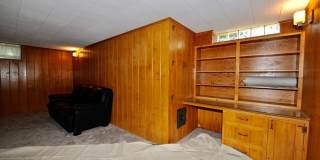 Charming 2 bed 1 bath bungalow with 2nd living room Gallery 25