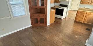 PRELEASING for AUGUST! Close to Campus Gallery 5