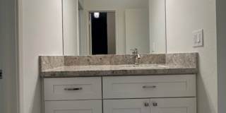 ELLIOT PLACE CONDOMINIUMS UPDATED/REMODELED GROUND FLOOR 1 BED PLUS DEN UNIT WITH 1 CAR GARAGE Gallery 20