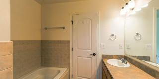 Beautiful 3 bed/2.5 bath single family home w/attached 2 car garage Gallery 43