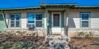CHARMING MID-CENTURY HOME IN DELLVIEW Gallery 4