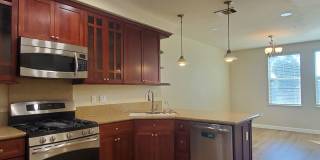 Beautiful Townhome, Solar, A/C, Very Spacious, 2c Garage, EV charger, Next to Park! Gallery 5