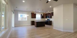 New Home for Rent in Redding CA | Solar, 2 Car Garage, Covered Patio, No Pets Gallery 4