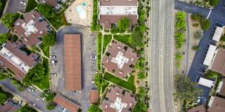 2 Bedroom Condo for Rent in Redding CA | Pool, Spa, Fireplace, Balcony Gallery 10