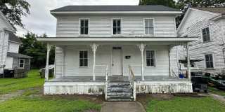 Spacious 3 Bedroom Home with Bonus Rooms & Pantry Gallery 1