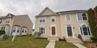 HUGE END UNIT Fully Renovated! 4BD/ 3.5BA - Hagers-Crossing Gallery 1