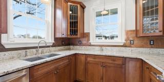 1 Month's Free Rent - 5 Bedroom Home Between 12 South and Oak Hill Gallery 10