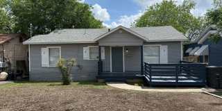 Charming 3BR Home w/ Hardwood Floors, Large Kitchen & Private Fenced Yard Gallery 1