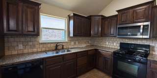 Beautiful and Cozy 3bed/2bath with an Office Available in North Norman! Gallery 17