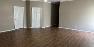 5 BEDROOM 2 BATHROOM Gallery 1
