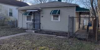 BEAUTIFUL HOME LOCATED CLOSE TO EVERYTHING WITH GARAGE! Gallery 10