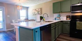 3 Bedroom 2.5 Bathroom with Large Fence Yard Gallery 10