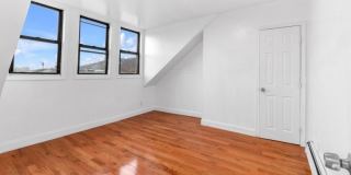 25 Oak St Gallery 11