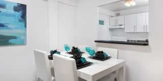 500 West Belmont Gallery 19