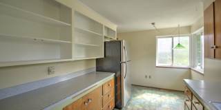 West Olympia 2bd 1 bath Cottage Rambler with Garden Space Gallery 8