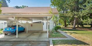 Updated 3-Bedroom End-Unit Townhome in Scotch Pines Condos Gallery 3