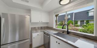 Charming 2-Bedroom Townhouse for Rent in Huntington Beach! Gallery 13
