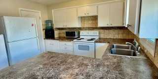 2 Bedroom, pet friendly, upper level with central AC 2 Bedroom, pet friendly, upper level with central AC Gallery 1