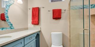 Fully Furnished Newly Remodeled Condo Downtown Gallery 15
