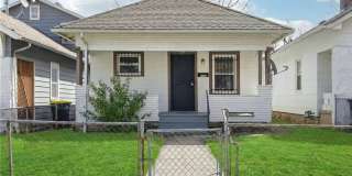 Charming Renovated 2 Bedroom Bungalow Gallery 1