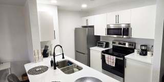 5447 Vineland Road Gallery 5