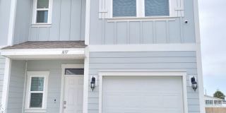 Landin's Landing! Lynn Haven 3 BR 2.5 Bath Townhome Gallery 1