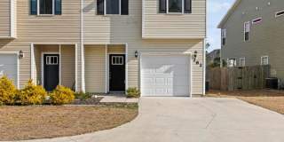 Wonderful 3 Bedroom 2.5 bath townhome is close to beaches, bases and shopping! Gallery 1