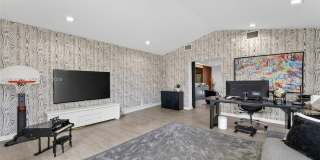 1865 NE 197th Ter Gallery 35