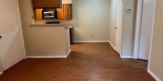 Hyde Park Oaks 106 - 1 Bed 1 Bath Gallery 3