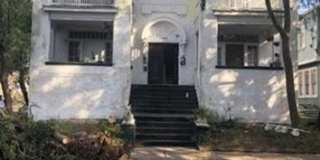 1833 ROBERT Street Gallery 1