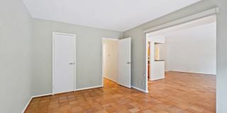UNIQUE ONE BEDROOM AND DEN CONDO IS NOW AVAILABLE IN THE HIGHLY DESIREABLE PARKSIDE PLAZA CONDOMINIUM Gallery 27