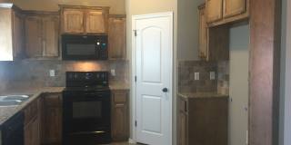 3 bedroom 2 bath home Mustang Schools Gallery 5