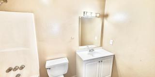 Three Bedroom Apartment with Spacious Dining and Living Area Gallery 14