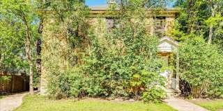 2 Bedroom house in West Campus Gallery 20