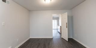 Colonial Apartments Gallery 53