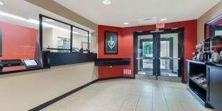 Baltimore - BWI Airport - Aero Dr. Gallery 9