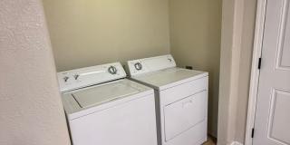 PETS ALLOWED - GREAT UNIT BETWEEN MEDFORD AND CENTRAL POINT AVAILABLE NOW Gallery 9
