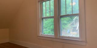 3 FREE City Blue Curb Passes- 3 Bed/1 Bath Home located close to Sunnyside and Downtown Campus- Available 5/20/2026 Gallery 13