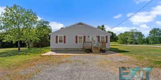 Country Feel, Modern Updates – 3BR Home on Quiet Road Just Outside of South Hill Gallery 1