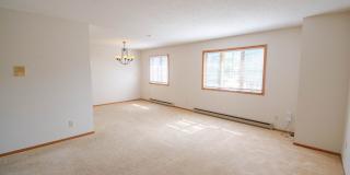 Upstairs condo with garage space in great NW location! Gallery 4