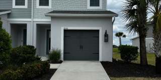 Walk to shop townhome with amenities Gallery 1