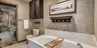 Massive 4BD/3BTH and 2 Car garage Home! Minutes from I-35 Gallery 19