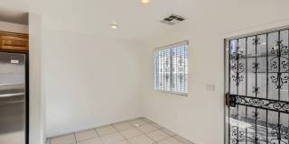2 Story with Vaulted Ceiling and All Kitchen Appliances Gallery 14