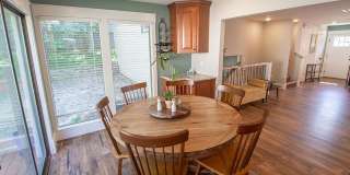 Modern 4bd Home - Fully Furnished Utilities Included Gallery 11
